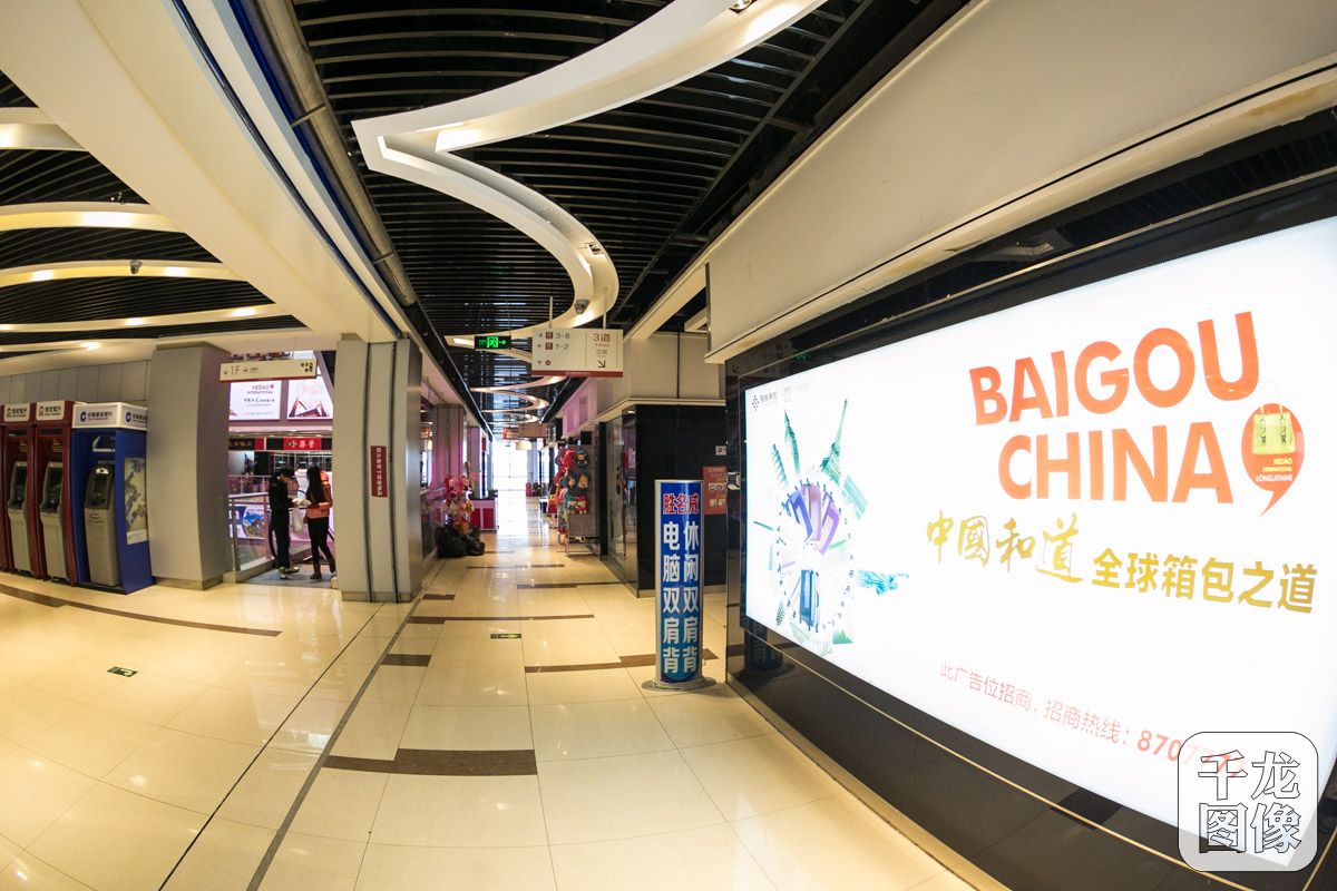 为什么你应该去“4*级A**景区”白沟买包包!