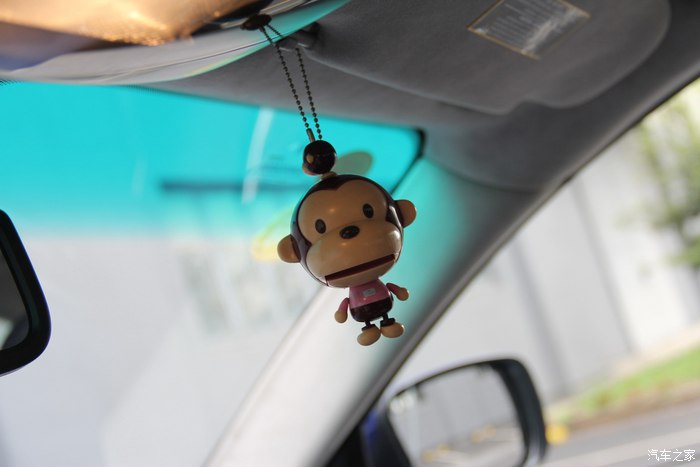 美女开玛莎拉蒂高速实拍原声视频,女车主提车