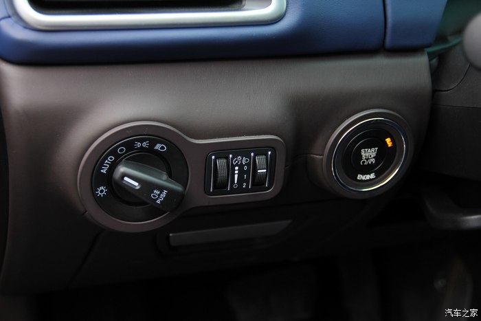 美女开玛莎拉蒂高速实拍原声视频,女车主提车