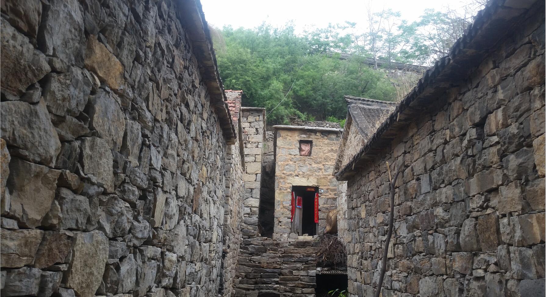 闺中待嫁的“石头村”：被揭“红盖头”，副省长看了都在赞