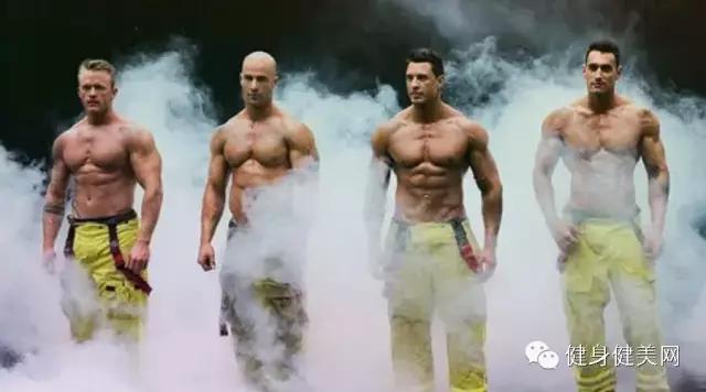 秀了身材，做了公益，还惹火了一大帮妹子...