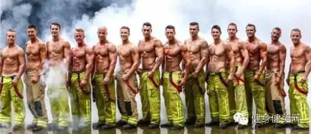 秀了身材，做了公益，还惹火了一大帮妹子...