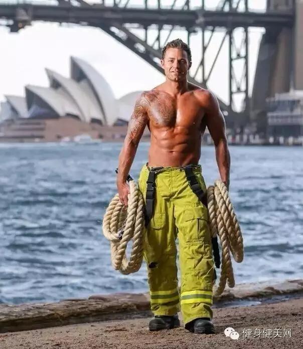 秀了身材，做了公益，还惹火了一大帮妹子...