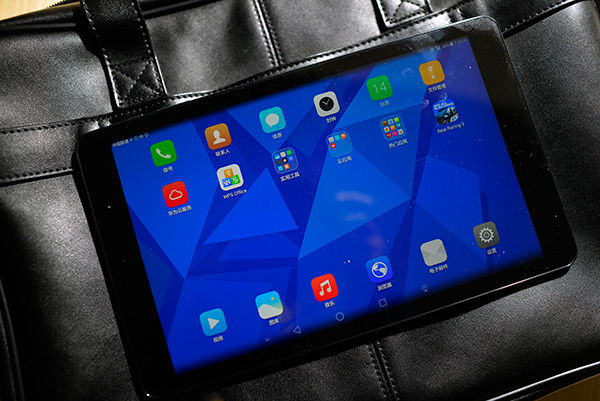 华为平板揽阅m2青春版10寸,华为揽阅m2青春版10.1有耳机孔嘛