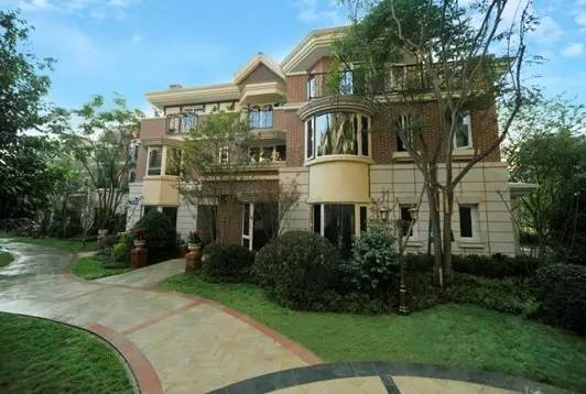 成都2.5环千万级别墅被查封，牵出多个“炒楼套现团队”