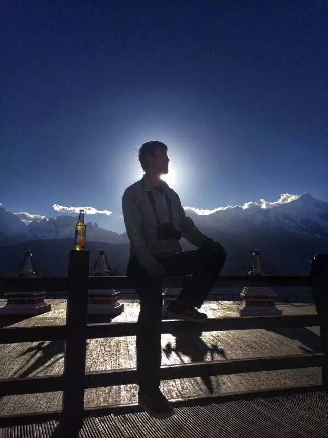 旅行叫他变沧桑，也叫他犯二，但还是死性不改