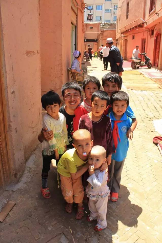 旅行叫他变沧桑，也叫他犯二，但还是死性不改