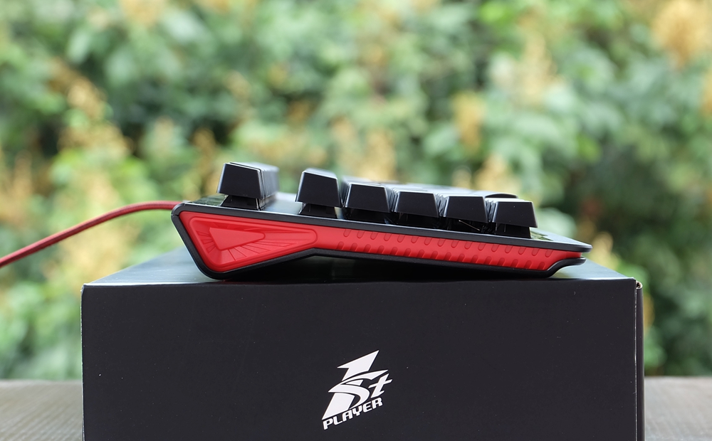 红与黑的冲撞,红与黑的碰撞国语版