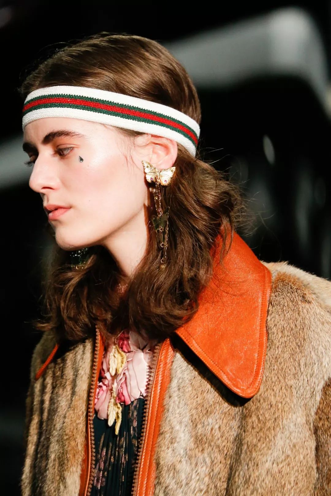 来，考考你｜知道李宇春膝盖上绑着的东西叫什么吗？