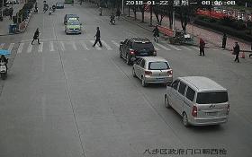 「曝光台」桂JGP212、桂JP6168、桂JC1383请注意！你们车前有行人！