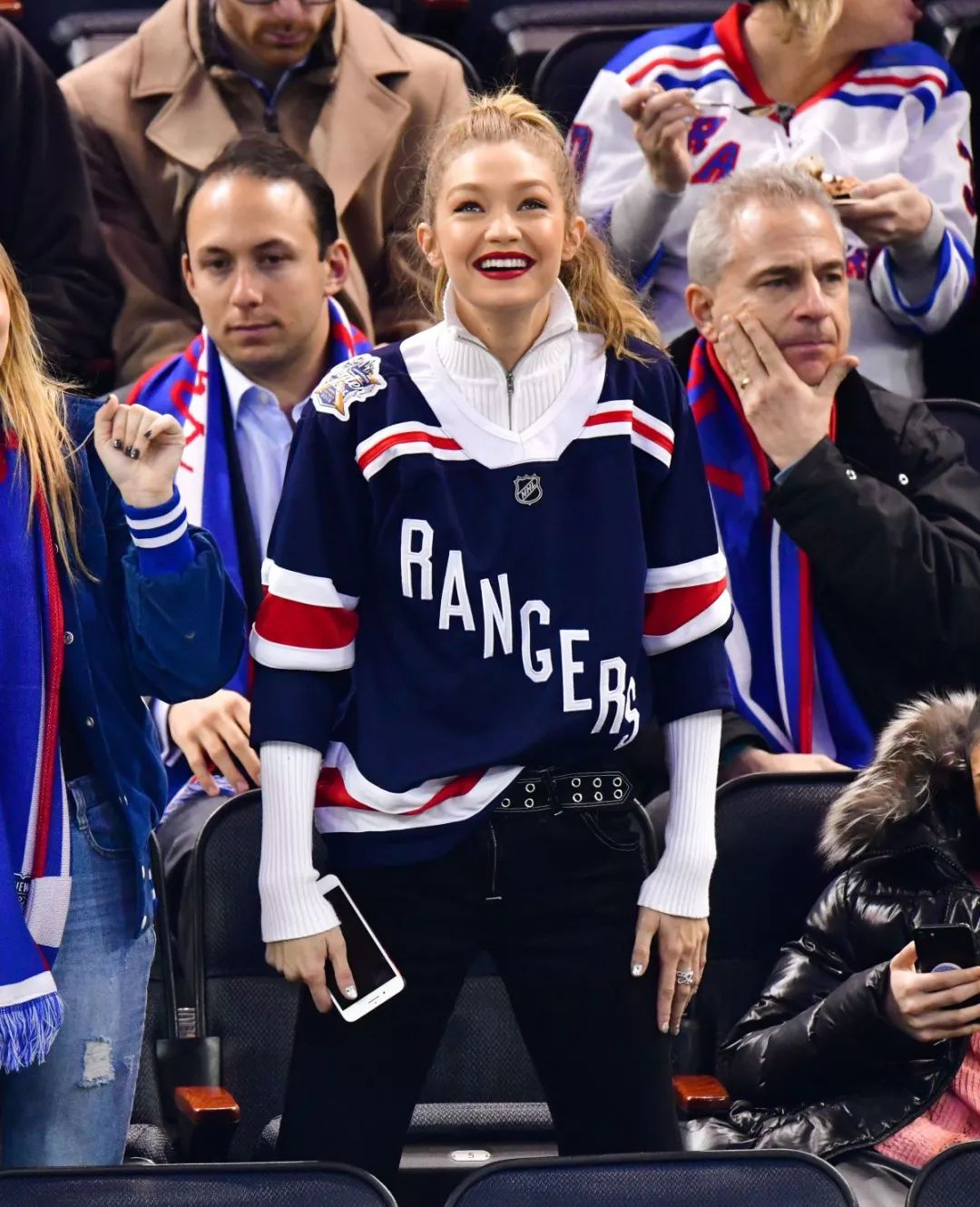 来，考考你｜知道李宇春膝盖上绑着的东西叫什么吗？