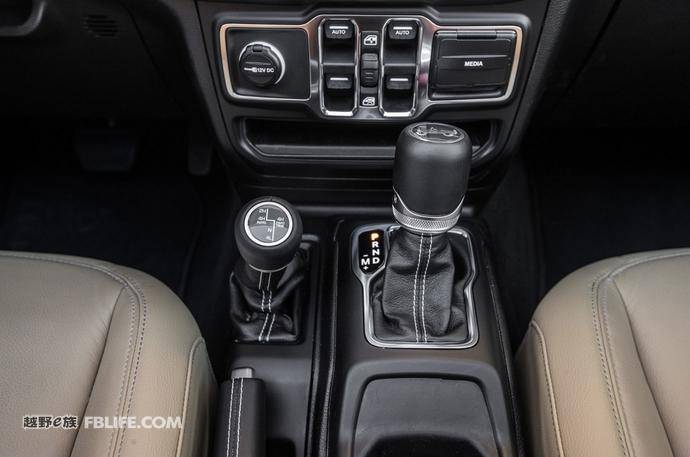 最新款牧马人撒哈拉真实驾驶感受,吉普牧马人撒哈拉2022款试驾