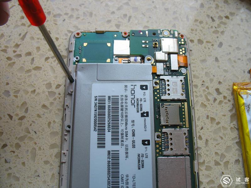 大吉大利今晚给手机更换电池！