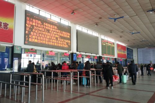 九江：火车、汽车都已陆续恢复班线/寒冷雪天居然有人弃婴！