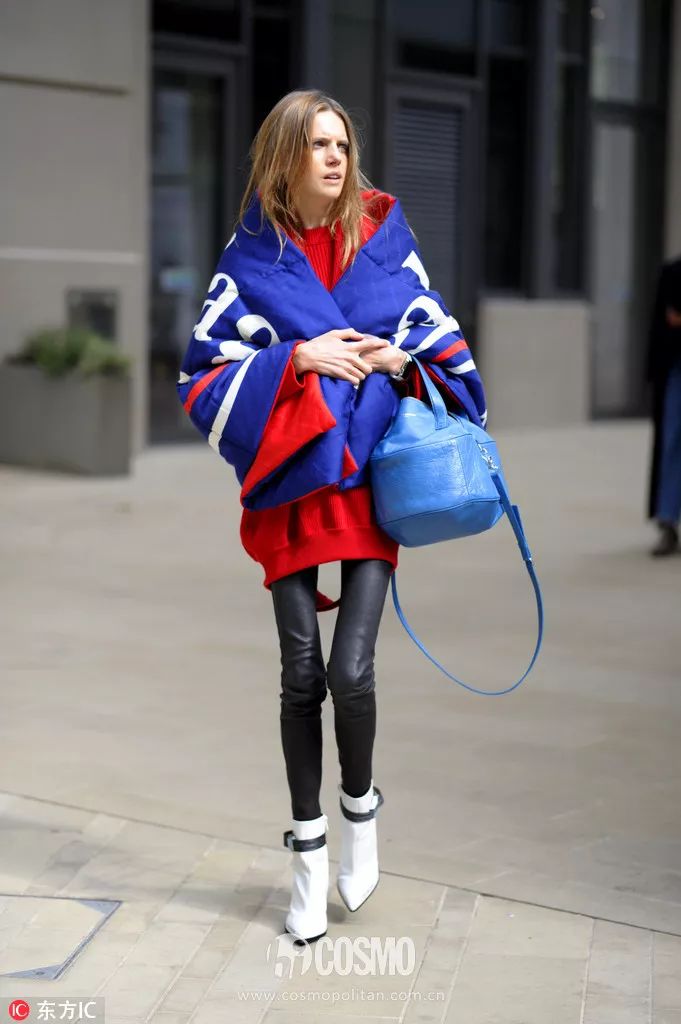 时髦办｜还不知道它？你和时髦之间只差一条印字围巾的距离