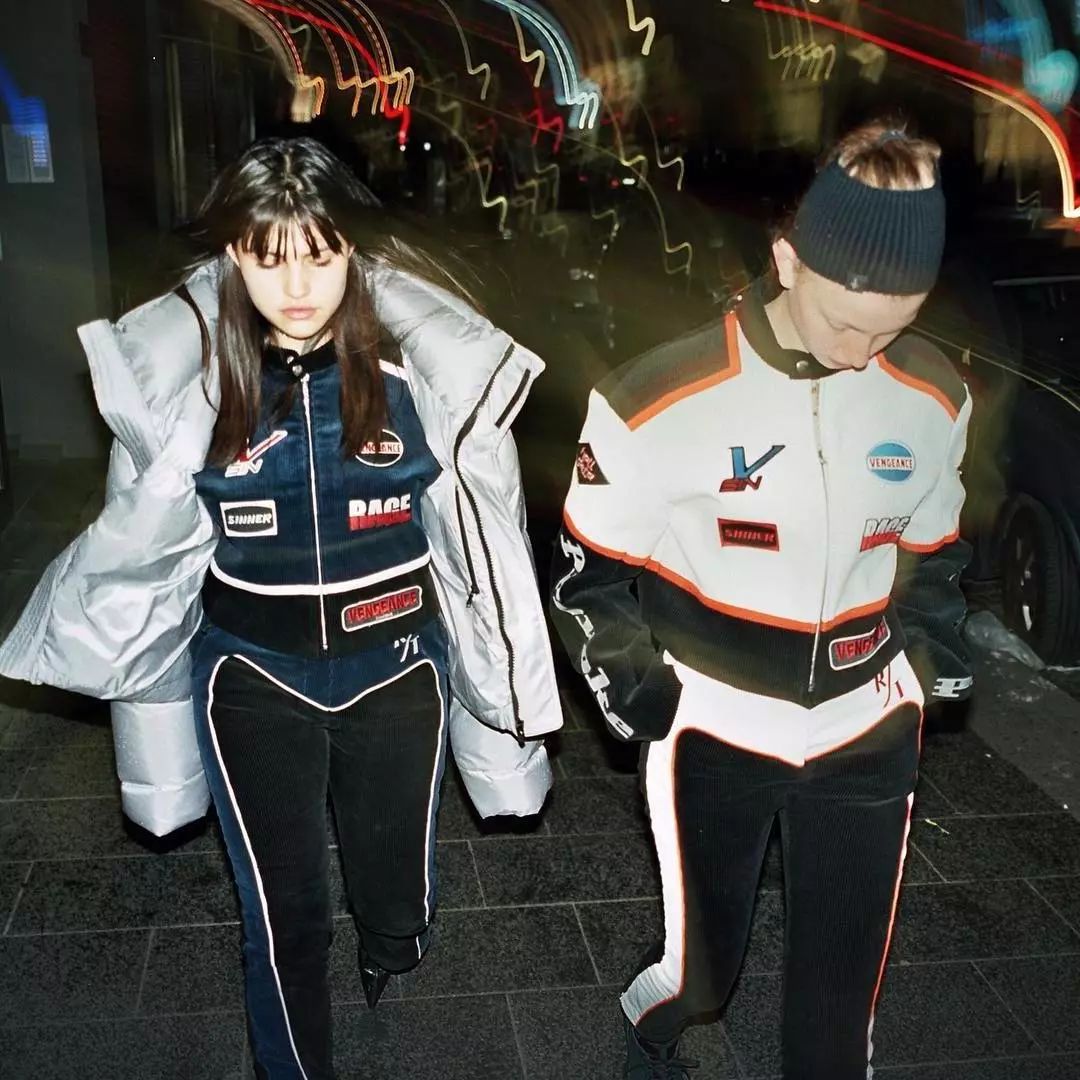 来，考考你｜知道李宇春膝盖上绑着的东西叫什么吗？