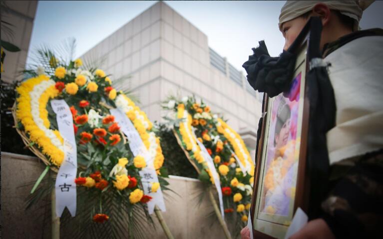 冯莹追悼会,脑瘤女孩冯莹的追悼会现场