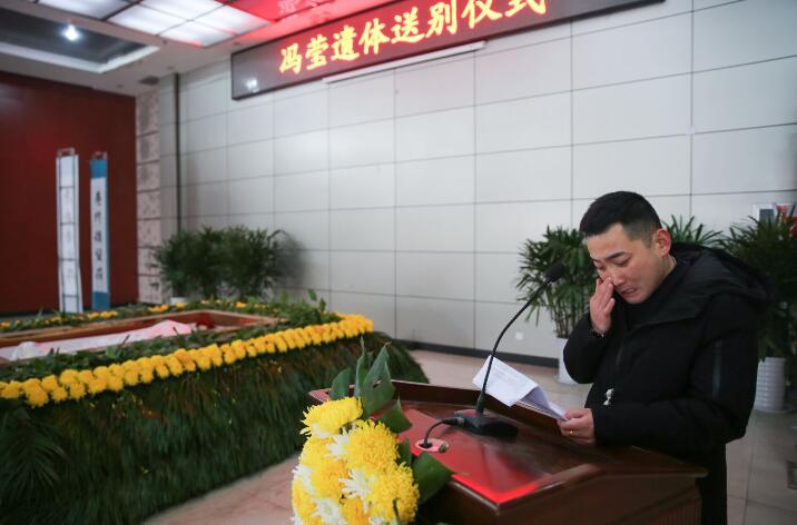 冯莹追悼会,脑瘤女孩冯莹的追悼会现场