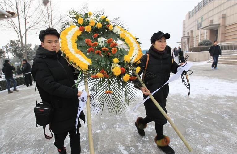 冯莹追悼会,脑瘤女孩冯莹的追悼会现场