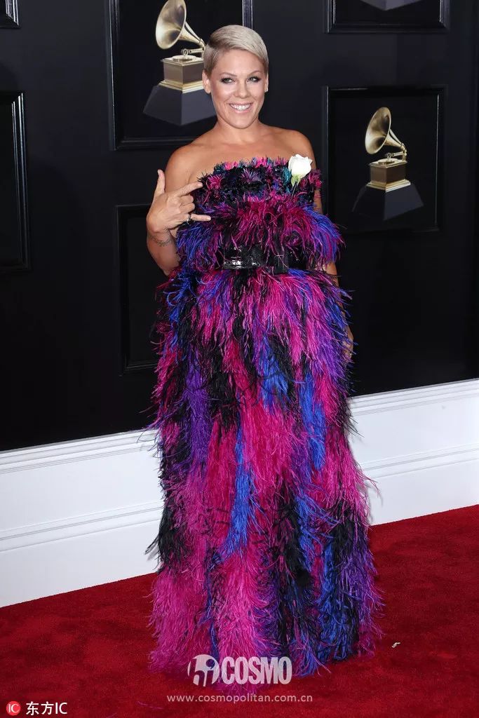 ladygaga和蕾哈娜谁更火,rihanna蕾哈娜和ladygaga