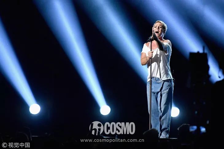 ladygaga和蕾哈娜谁更火,rihanna蕾哈娜和ladygaga