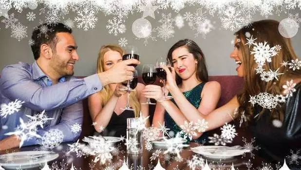 「昕薇FM」宋慧乔才是“行走的葡萄酒礼仪教科书”