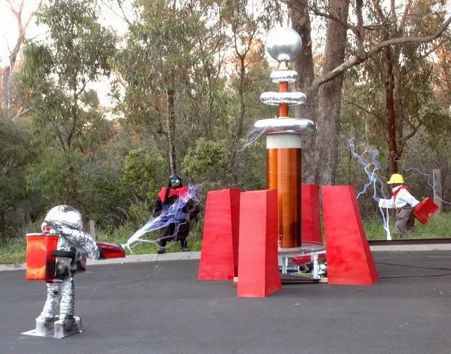 特斯拉vs爱之舟,特斯拉大战视频