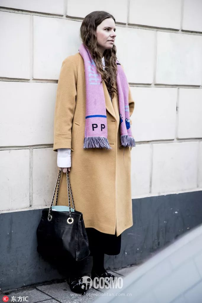 时髦办｜还不知道它？你和时髦之间只差一条印字围巾的距离