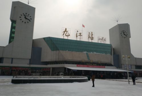 九江：火车、汽车都已陆续恢复班线/寒冷雪天居然有人弃婴！