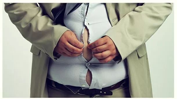 男士穿衬衫帅不帅,年轻男人穿什么正装衬衫