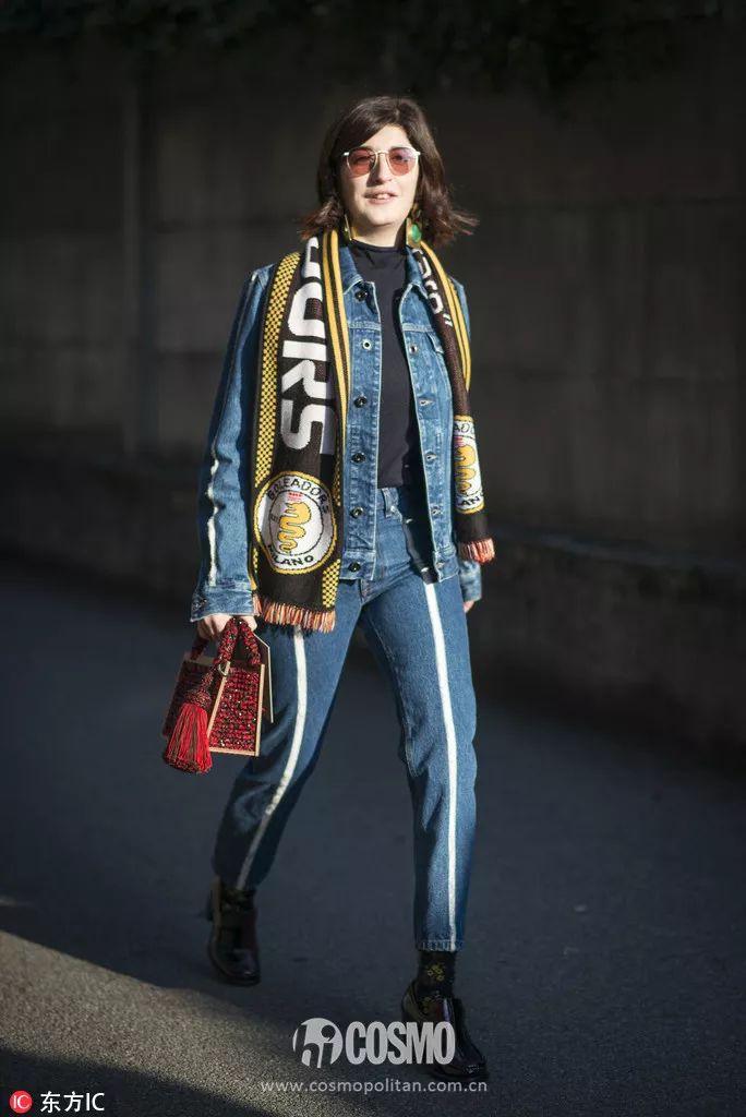 时髦办｜还不知道它？你和时髦之间只差一条印字围巾的距离