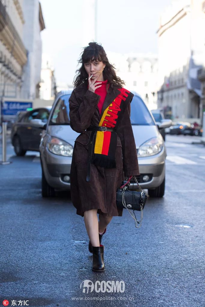 时髦办｜还不知道它？你和时髦之间只差一条印字围巾的距离