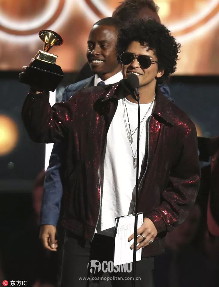 ladygaga和蕾哈娜谁更火,rihanna蕾哈娜和ladygaga