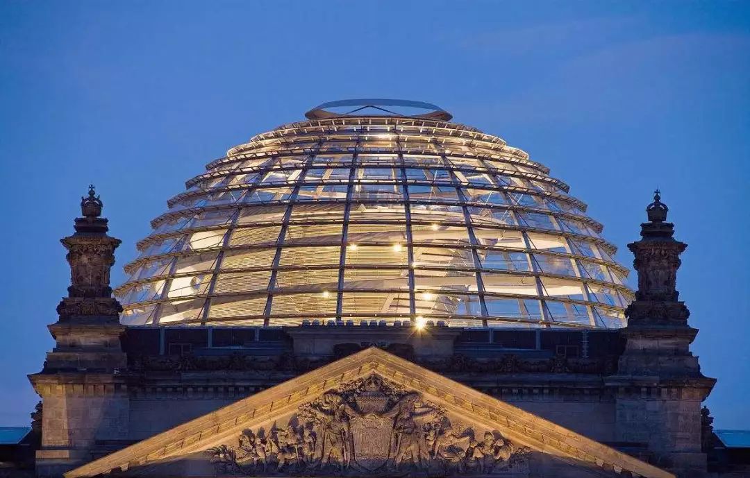 他是乔布斯最信赖的人，拿建筑界奥斯卡奖，过鸡汤式榜样生活！