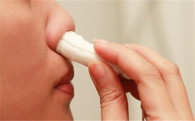 鼻子爱出血有什么偏方,鼻子流血怎么止血冷知识