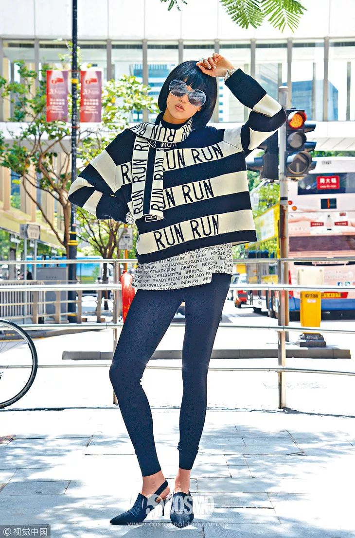 时髦办｜还不知道它？你和时髦之间只差一条印字围巾的距离