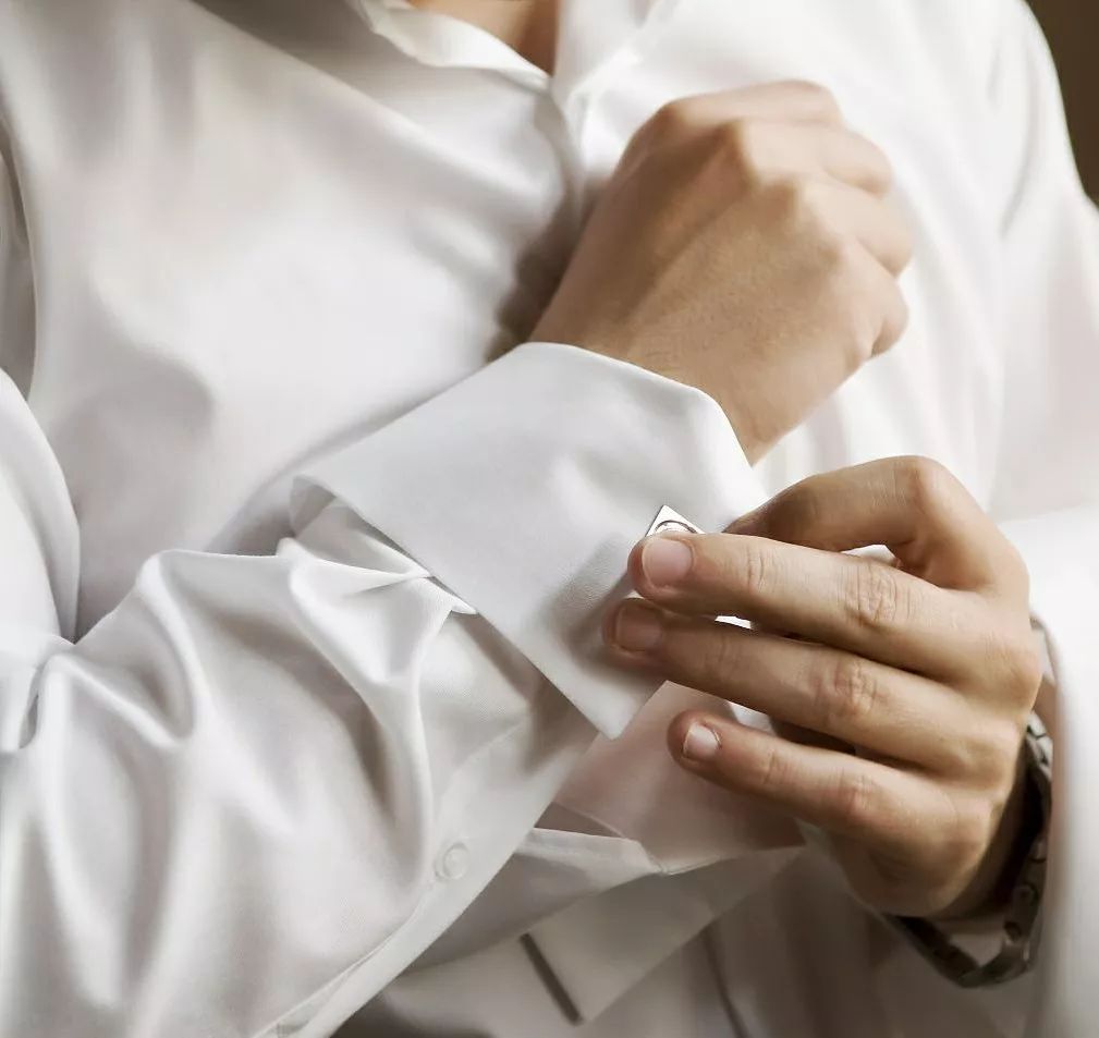 男士穿衬衫帅不帅,年轻男人穿什么正装衬衫