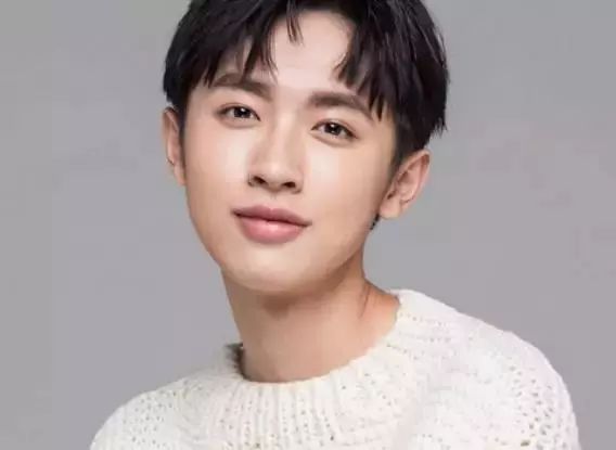 周冬雨港台资本,周冬雨港圈资源