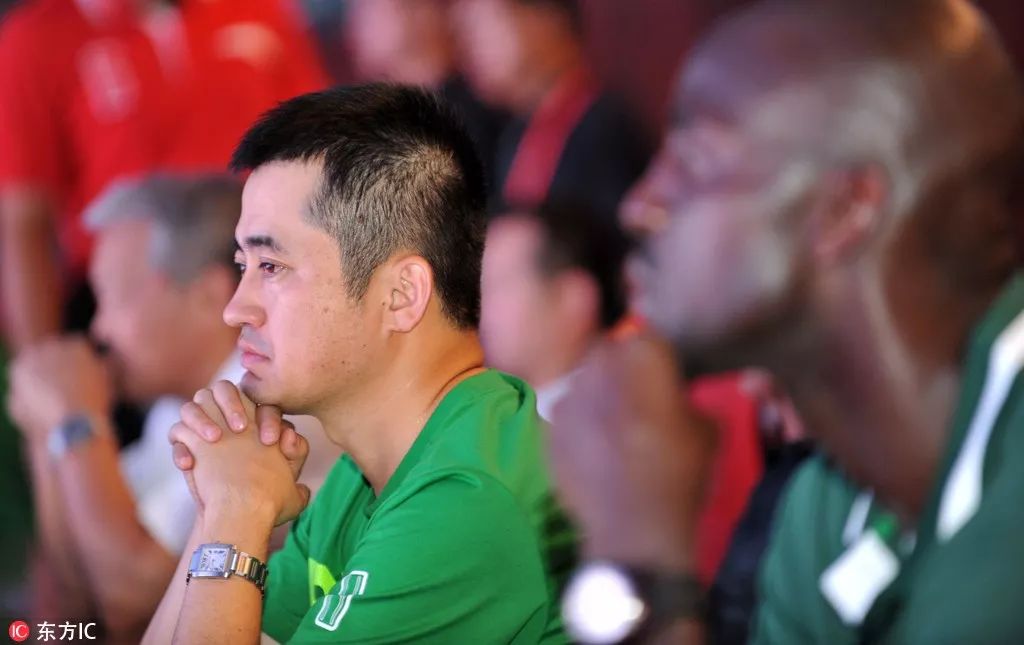 宁愿买超A的Yeezy假装高贵,也不穿国潮被人叫做土锤?!