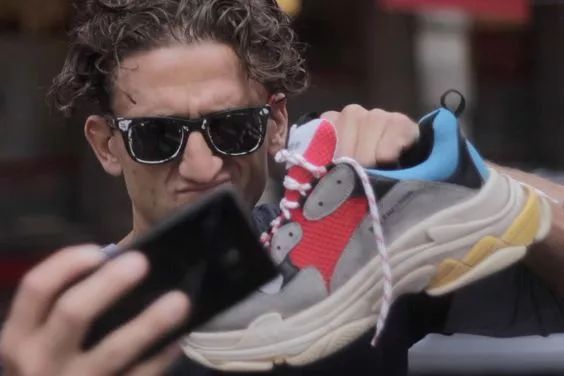 宁愿买超A的Yeezy假装高贵,也不穿国潮被人叫做土锤?!