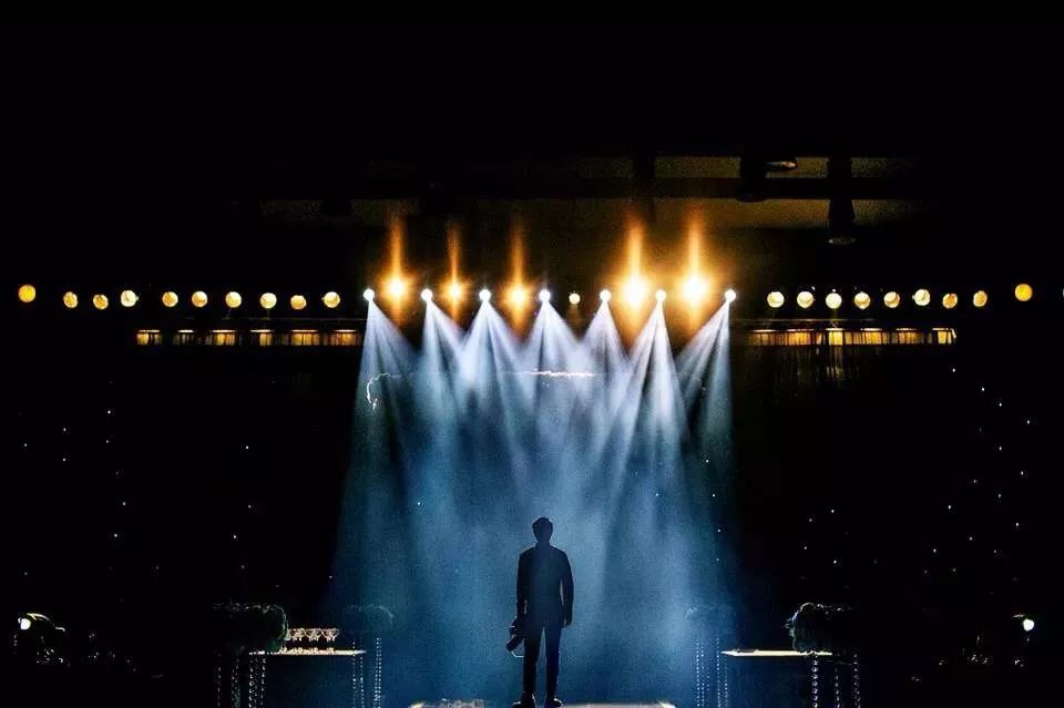 婚礼摄影师骗局,婚礼摄影师摔车新人负什么责任