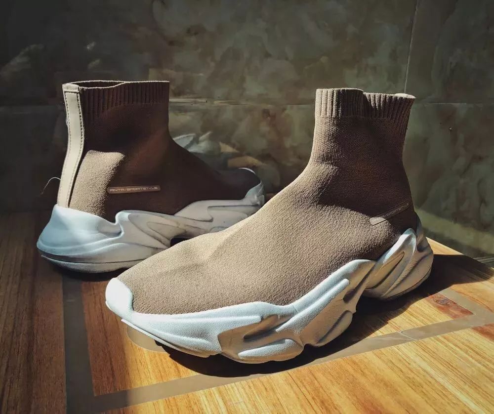 宁愿买超A的Yeezy假装高贵,也不穿国潮被人叫做土锤?!