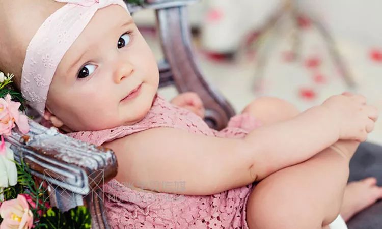 宝宝耳朵上怎么有个小孔要紧吗,宝宝耳朵有个小孔怎么回事