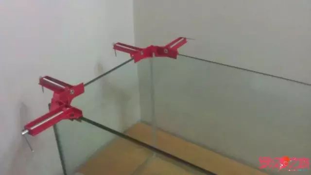 开局只有一万块钱,开局3000块装备全靠捡