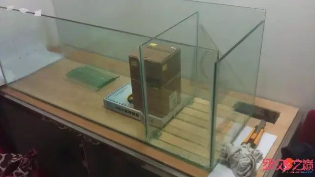 开局只有一万块钱,开局3000块装备全靠捡