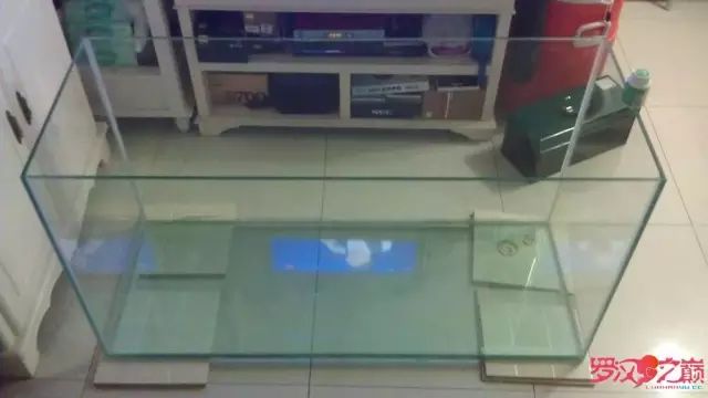 开局只有一万块钱,开局3000块装备全靠捡