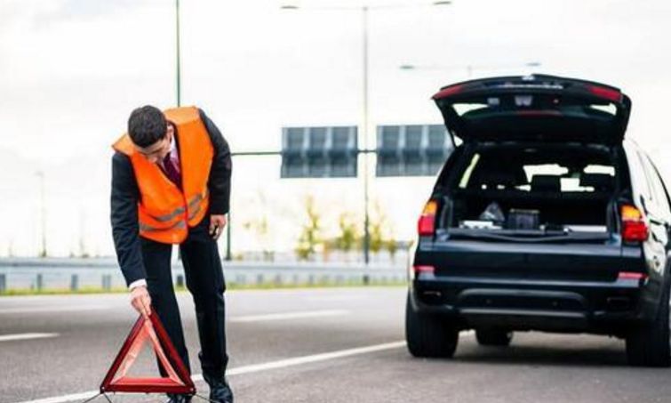 车上没有灭火器反光背心怎么处罚,汽车年检不用灭火器和反光背心