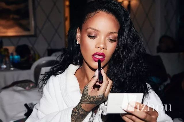 日日这口红也太美了吧！年会我也要这么涂