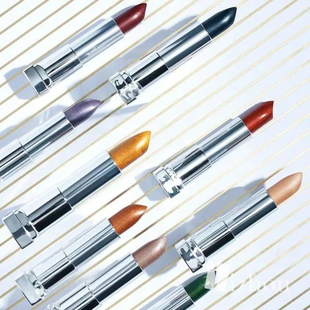 日日这口红也太美了吧！年会我也要这么涂