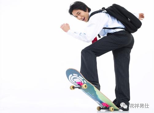 潮流就是在穿搭中感受自我,潮流运动的衣服穿搭